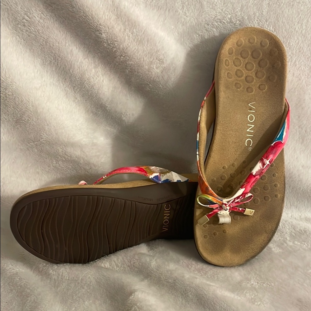 Vionic Women's Multicolor Flip Flops